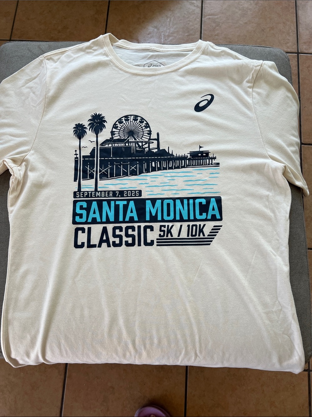 ASICS Cream Short-Sleeve Santa Monica Classic Graphic Tee (new)